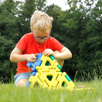 jouer avec des blocs, polydron jouer avec des blocs.