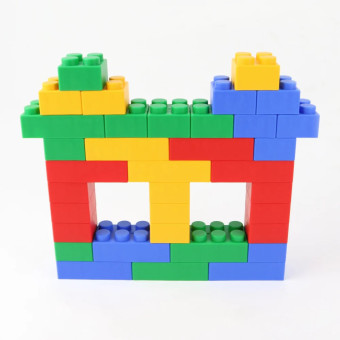 Blocs de construction souples uniques en matériau antibactérien, sans danger pour les bébés à partir de 3 ans.