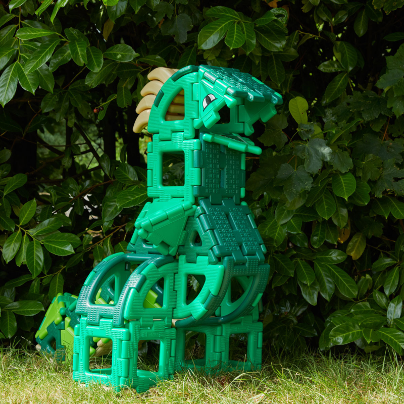 Ein Dinosaurier im Gebüsch