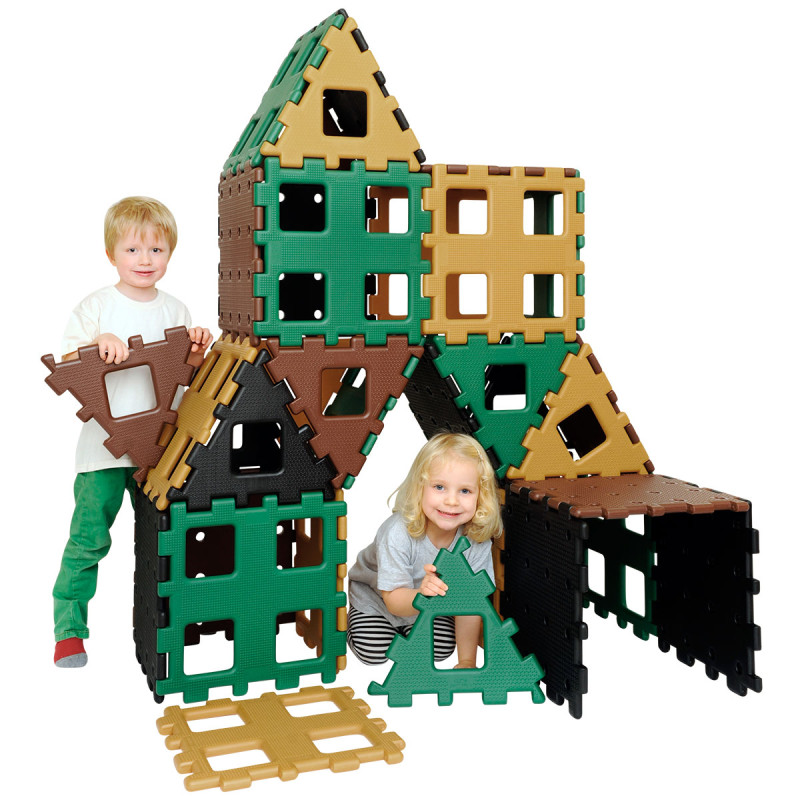 Deux enfants construisent ensemble une structure impressionnante avec XL Polydron Deux enfants construisent ensemble une structure impressionnante avec XL Polydron