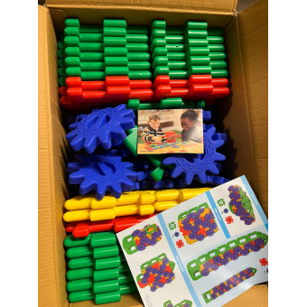 Vom Klassenzimmer bis ins Spielzimmer: Die Polydron Giant Gears machen Technik greifbar!