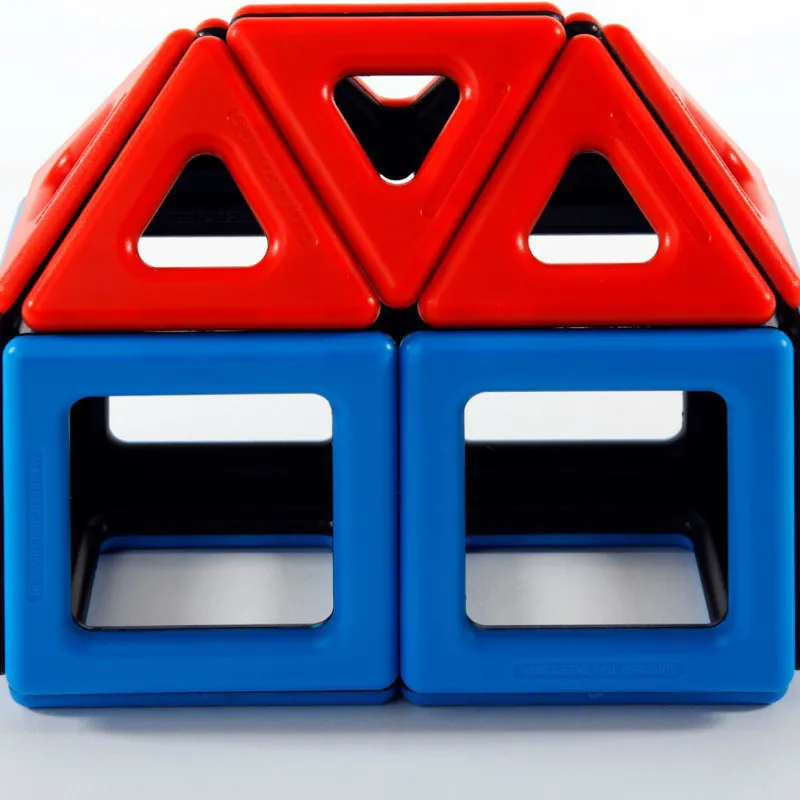 Ontdek de eindeloze mogelijkheden van magnetisch bouwen met Magnetic Polydron. Ontdek de eindeloze mogelijkheden van magnetisch bouwen met Magnetic Polydron.