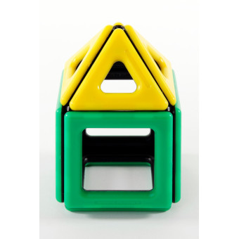 Les enfants jouent et apprennent avec les blocs magnétiques robustes de Magnetic Polydron. Les enfants jouent et apprennent avec les blocs magnétiques robustes de Magnetic Polydron.