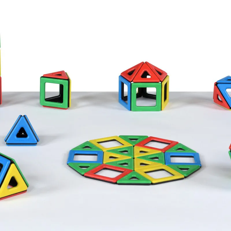 Juego de bloques magnéticos para toda una clase Juego de bloques magnéticos para toda una clase