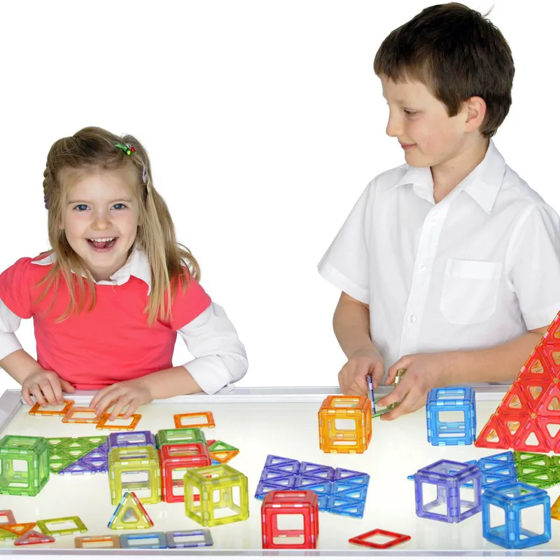 Conjunto de clase de Polydron magnético transparente Conjunto de clase de Polydron magnético transparente