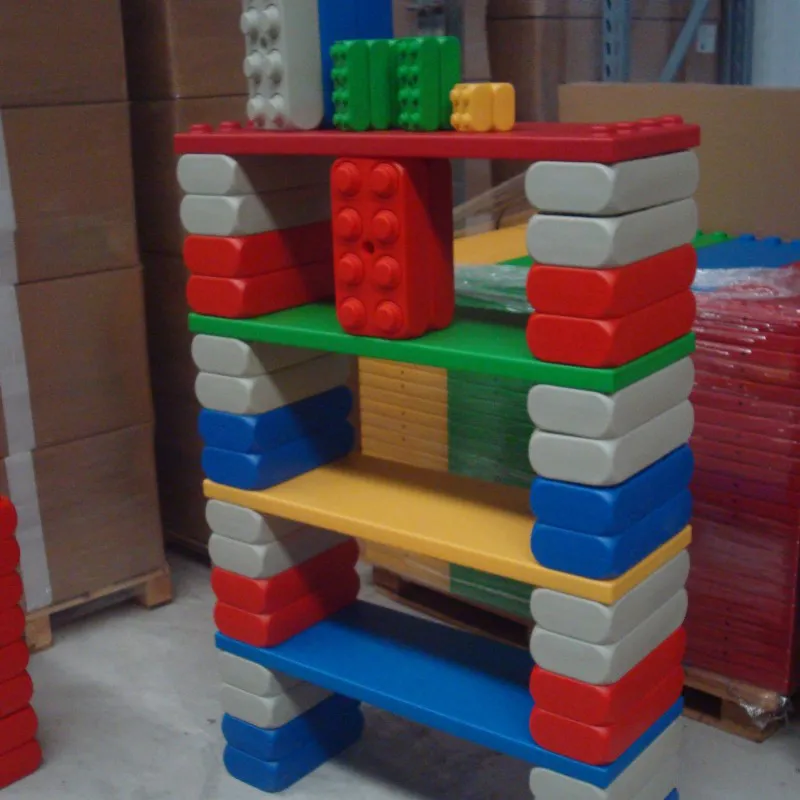 Een kast van ESDA planken en Blokken Een kast van ESDA planken en Blokken