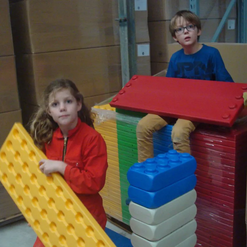 Een kast van ESDA planken en Blokken Een kast van ESDA planken en Blokken